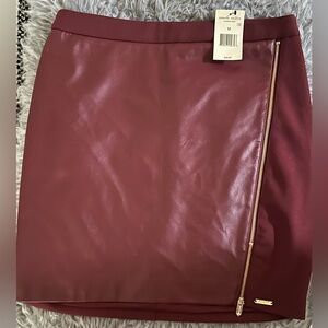 Guess Faux Leather Burgundy Mini Skirt Size M NWT Gold Zipper